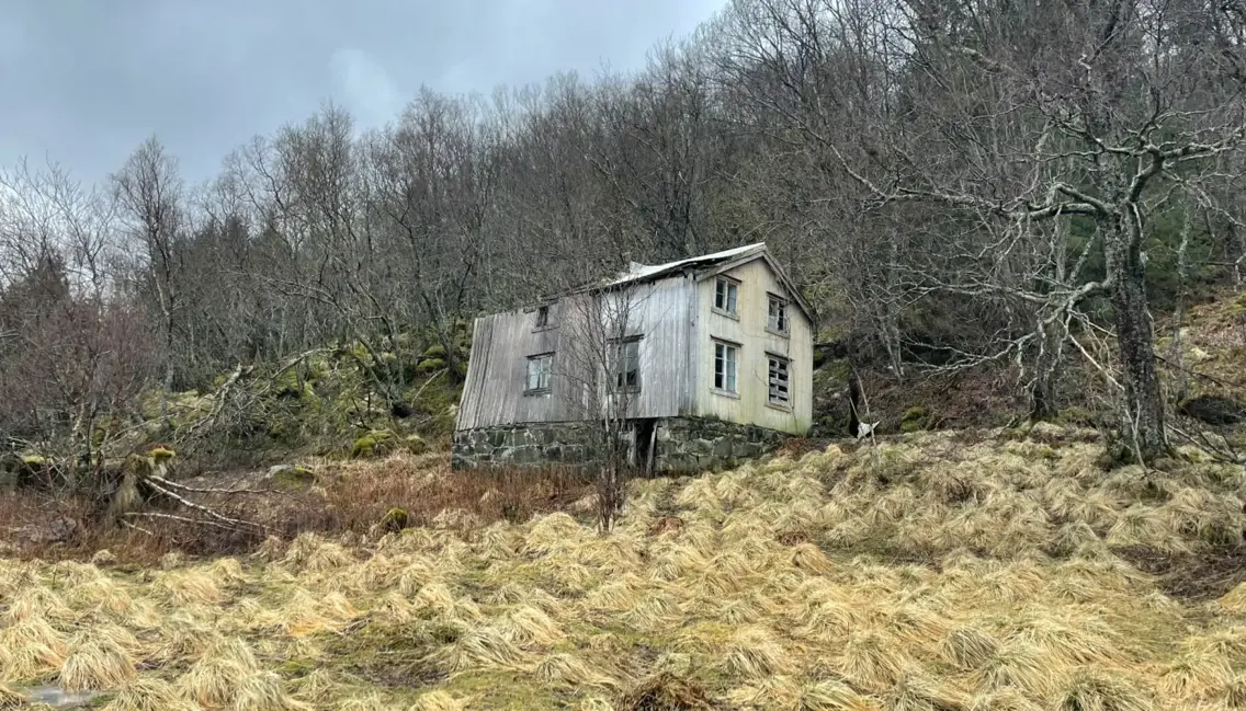 En forlatt bygning i Nord-Norge