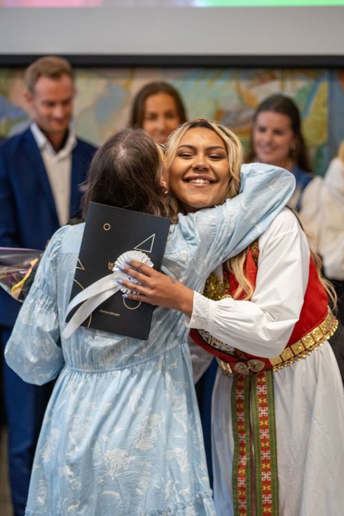 Carina Daltveit på avgangsseremoni