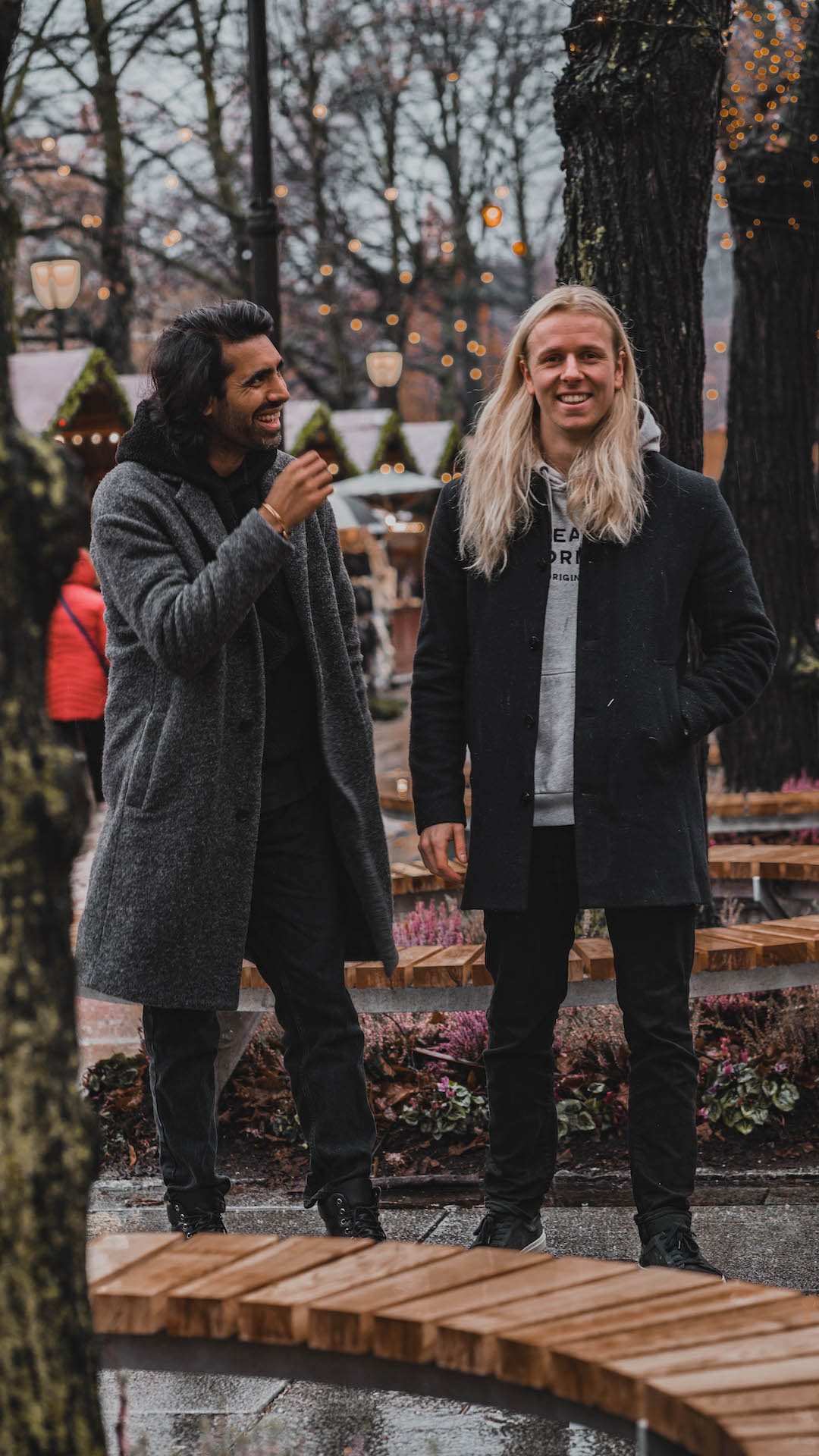 Amir Shaheen og Kristian Andersen står på julemarkedet Jul i Vinterland i Oslo