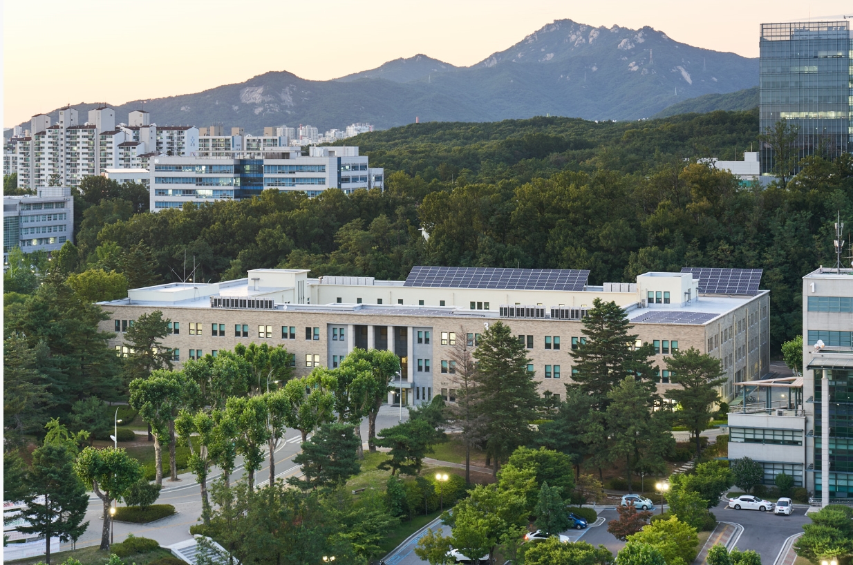 Bilde av et av campusbyggene til Seoul National University of Science and Technology 