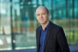 Kyrre Lekve smiler blidt mot kamera