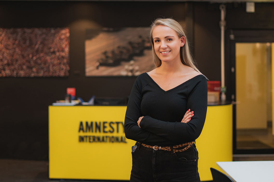 Foto av Frida hos Amnestys kontorer