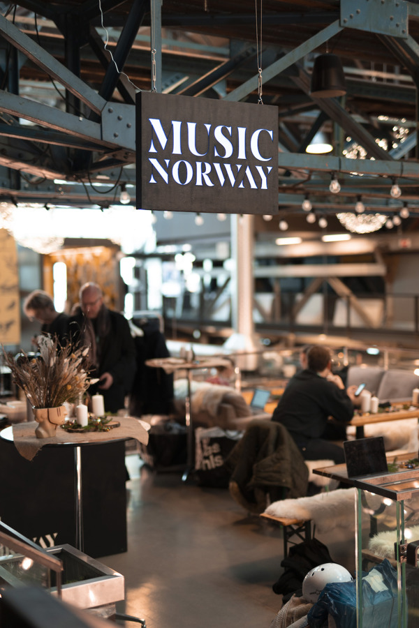 Foto av Music Norway skilt.