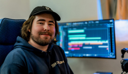 Torbjørn Svenden foran pc-skjerm