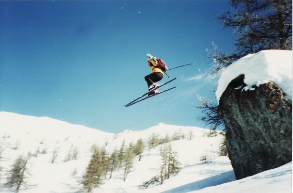 Picture of Nigel Halpern skiing downhill.