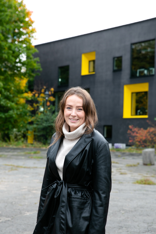Historieforteller: Maren Klakegg er opptatt av å løfte frem de viktige og tunge historiene.