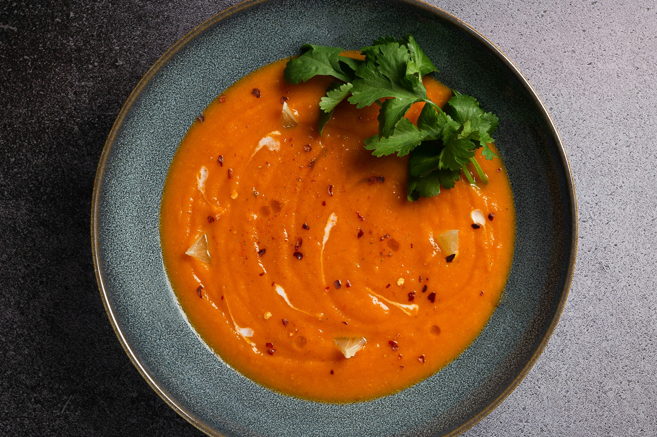 Skål med tomatsuppe