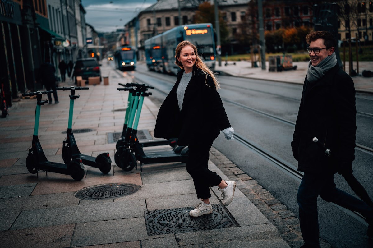 To studenter på gata i Oslo.