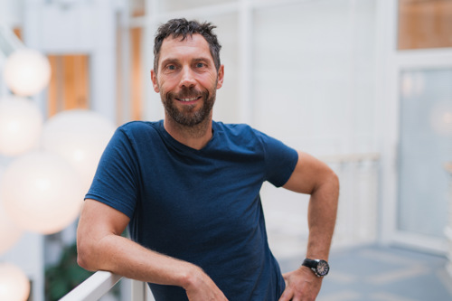 Portrett av Tom Karp.