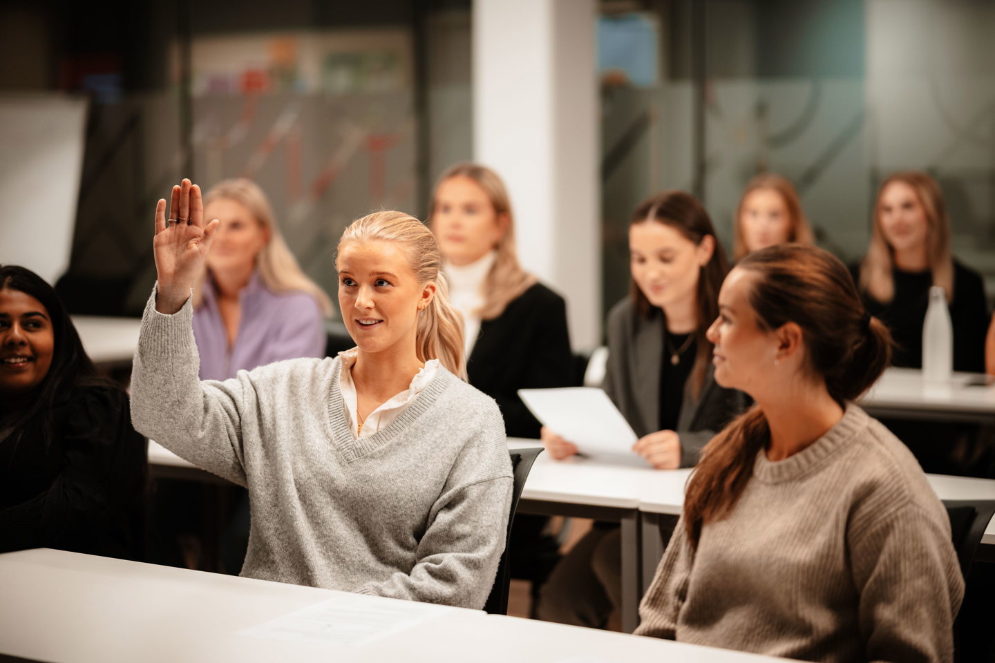 Studenter i klasserom.
