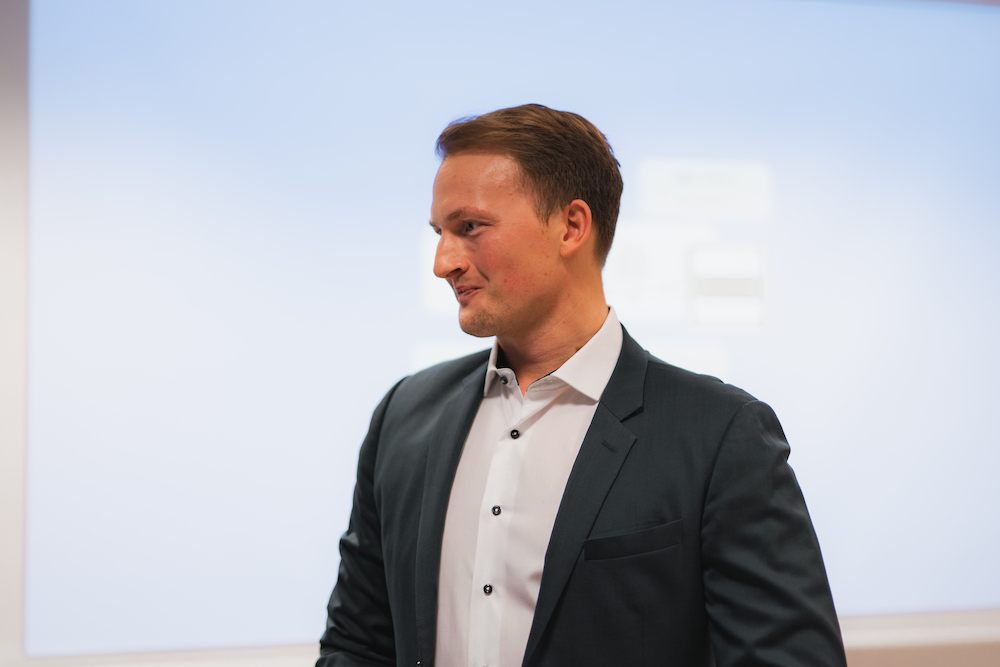 Bachelor i Markedsføring og salgsledelse fikk besøk av tidligere student Christoffer Bergstrøm