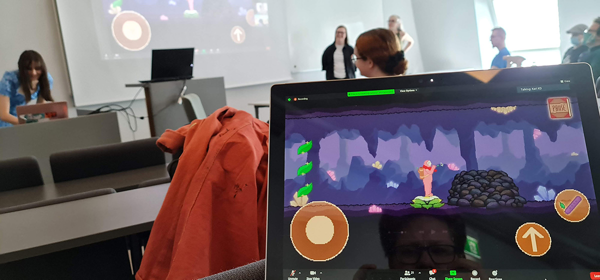 Foto av PC-skjerm med spill.