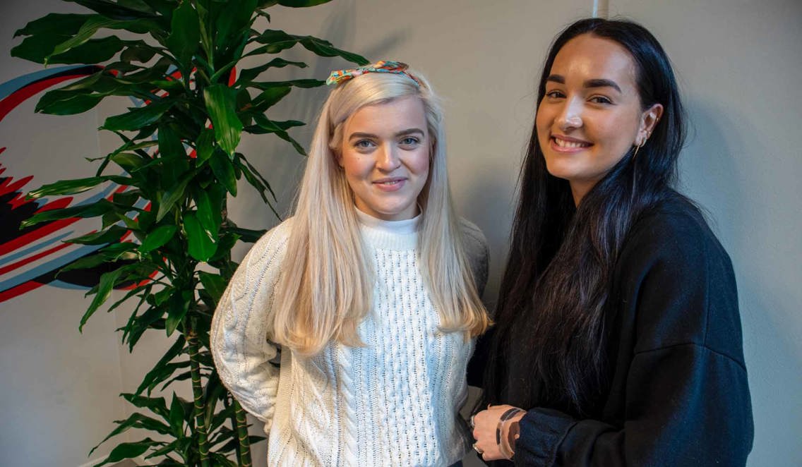 Herdis Høiland og Emilie Gabrielsen går andre året på Reklame og merkekommunikasjon på Fagskolen Kristiania. 