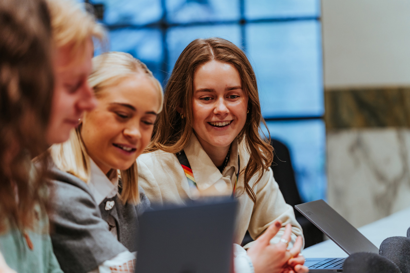 Studenter jobber i kollokvie på campus Bergen.
