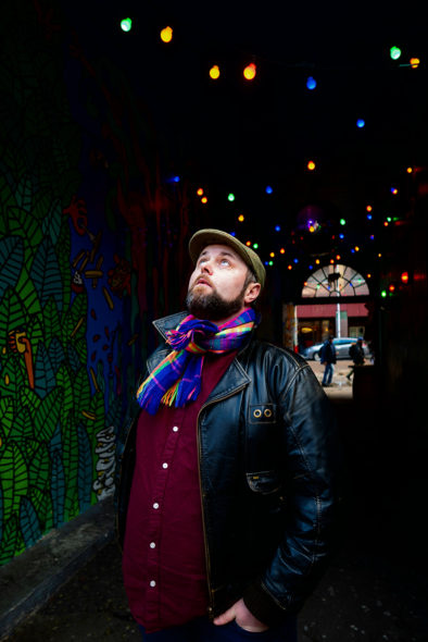 Scott Baker-Marflitt som ser opp