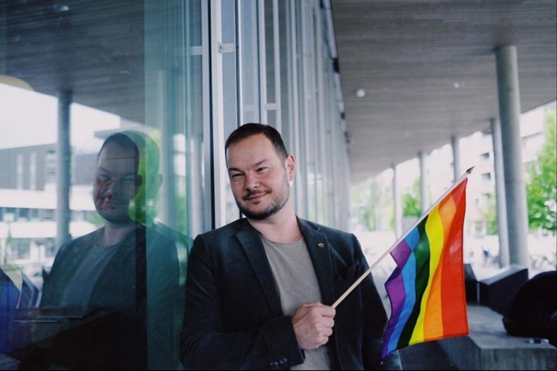 Er det bare fest uten protest når bedrifter maler firmalogoen i regnbuens farger, spør Jon Martin Larsen (bildet), Jonas Åstrøm og Thale Tveita.