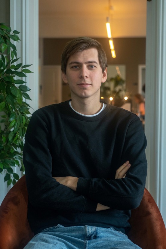 Jon Sindre Klonteig er komiker, manusforfatter og daglig leder i produksjonsselskapet Ferdi Film.
