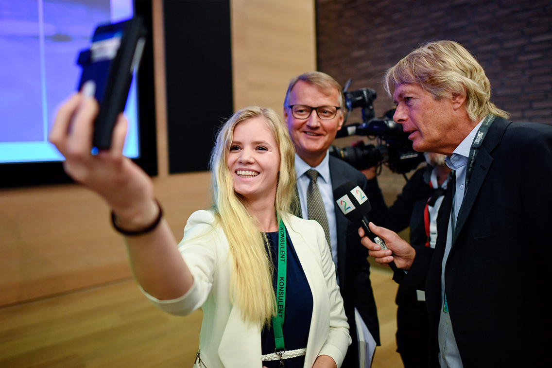 Rune Bjerke og Celine Zapffe med tv2 reporter