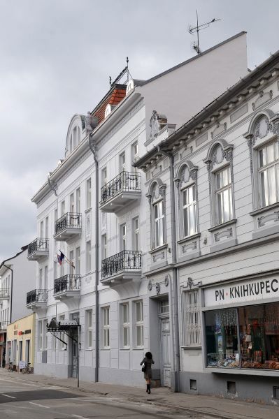 Gammel universitetsbygning i Slovakia, minner om en gammel bygård