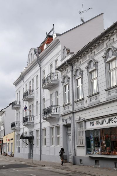 Gammel universitetsbygning i Slovakia, minner om en gammel bygård