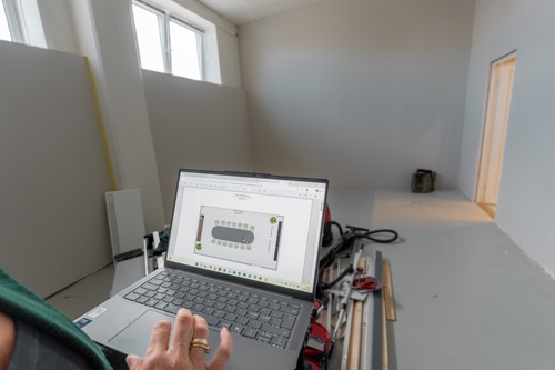 Bilde av en PC skjerm med en planløsning på i et sterilt rom