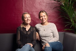 Foto av Anne-Marie Finsdahl og Eli Lund, studierådgivere i Bergen.