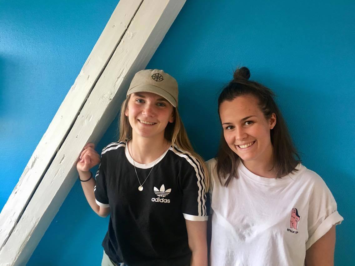 Siv Martine og Hanna (22) sto bak konseptet til reklamefilmen «Car Wash» for OMO. 