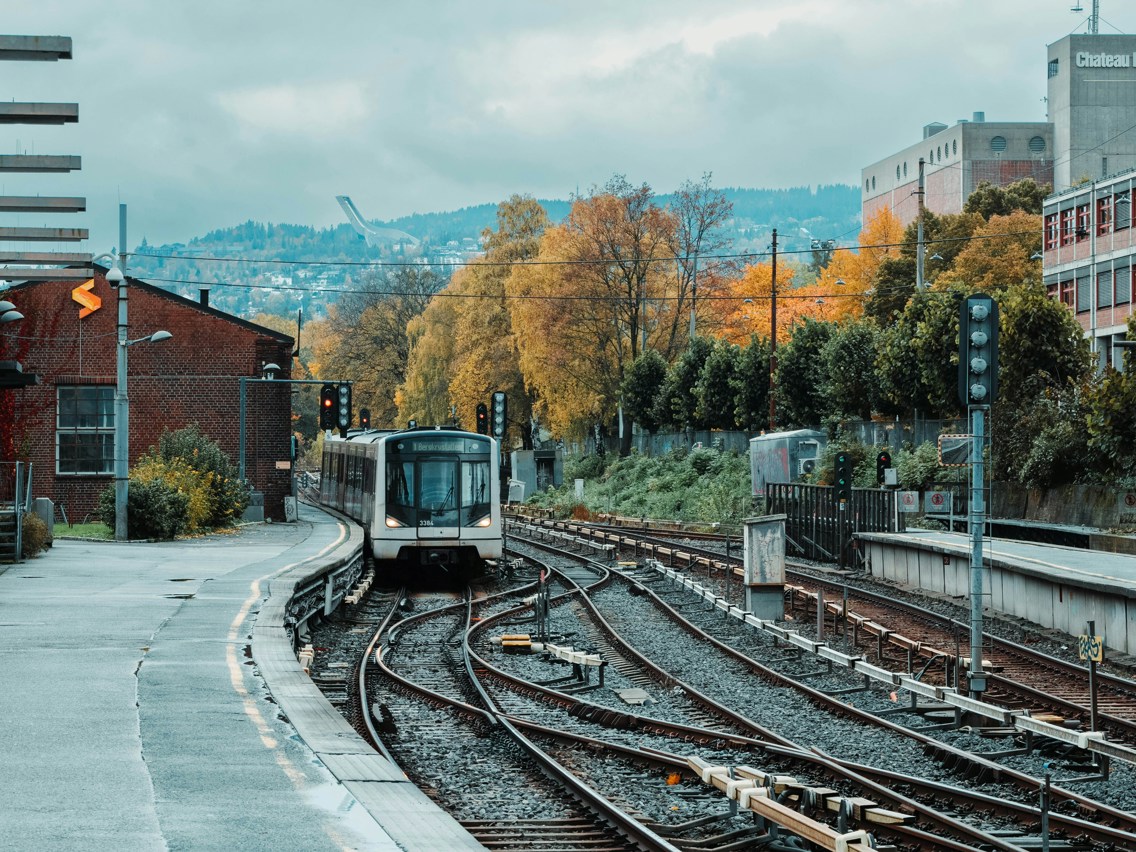 T-bane i Oslo på et t-bane spor.