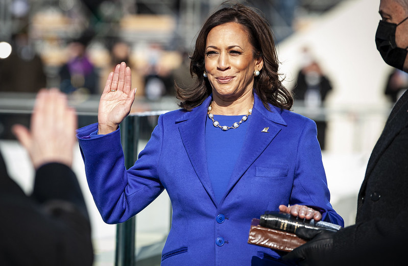 Kamala Harris sverger
