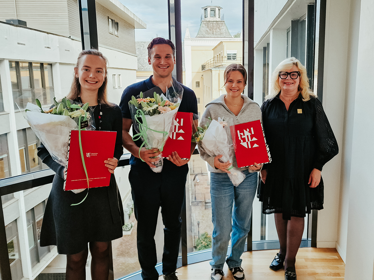 Fire personer i forbindelse med stipend-utdelingen i Bergen.