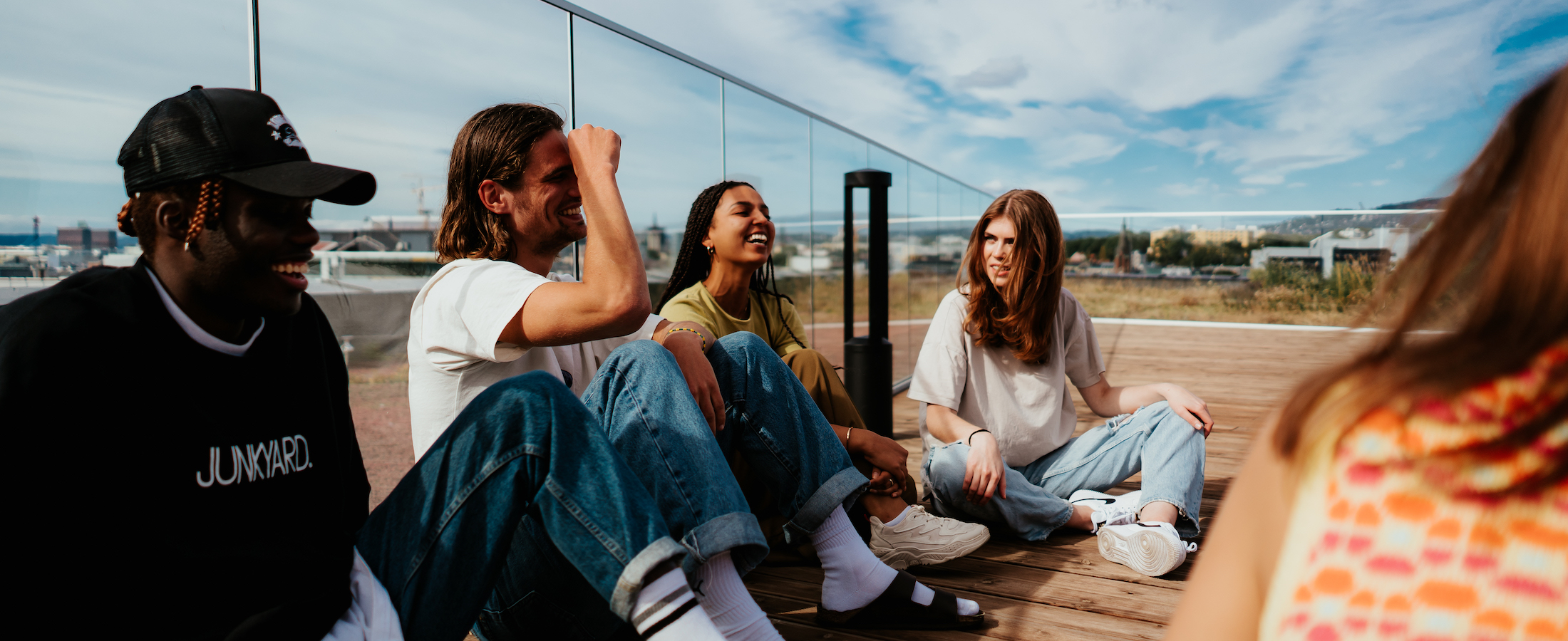 Five students hanging out on the rooftop terrace in Urtegata