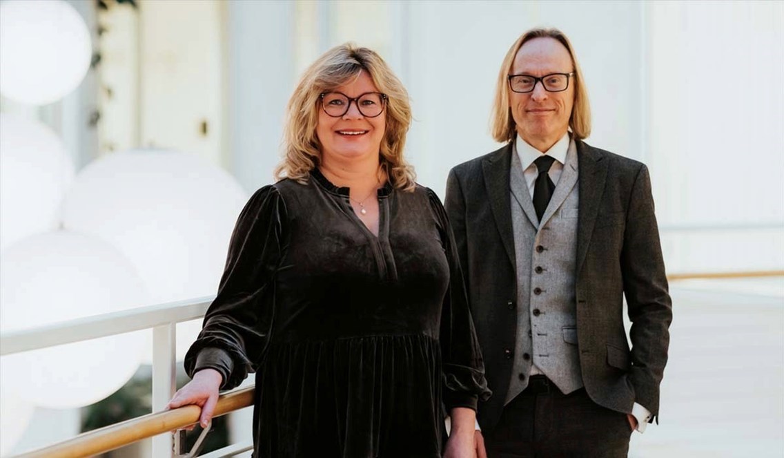 Bilde av Trine Meza til venstre og Morten Irgens til høyre.