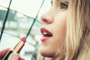 Eye-shadowing Customers’ Reviews
