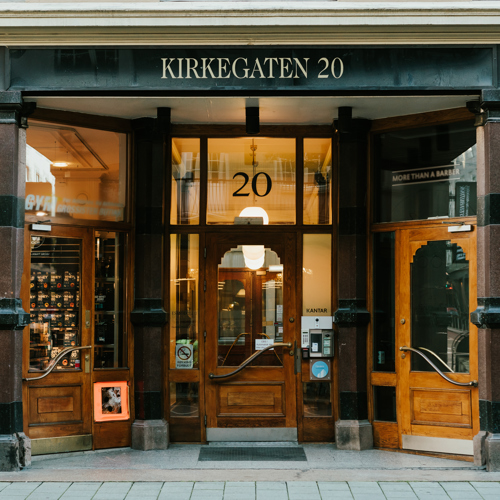 Photo of the entrance to Kirkegata 20.