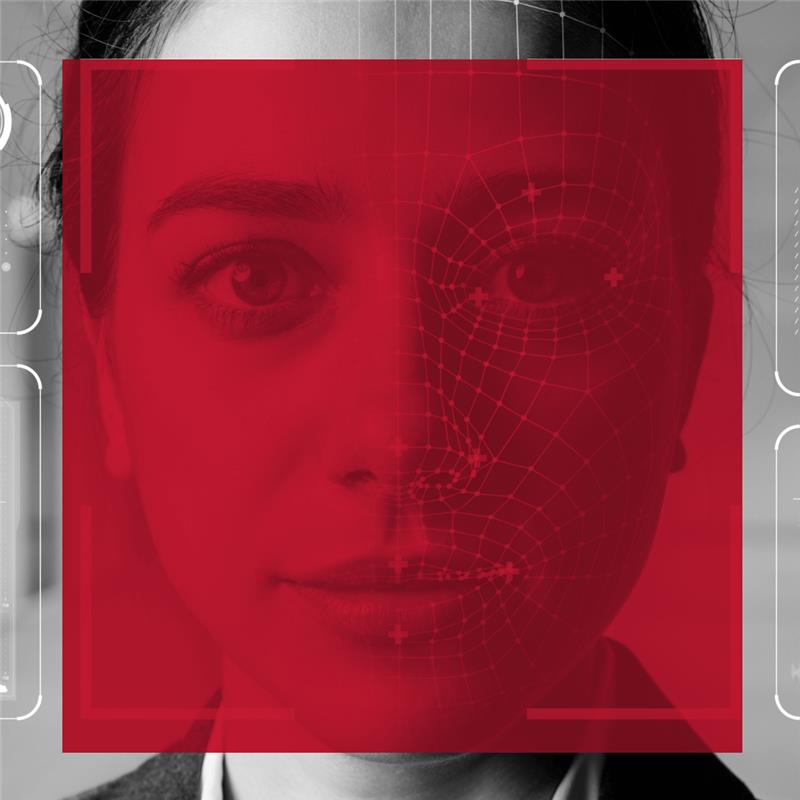 Foto av kvinne med en rød boks foran ansiktet, laget i forbindelse med nytt magasinslipp av Kunnskap Kristiania