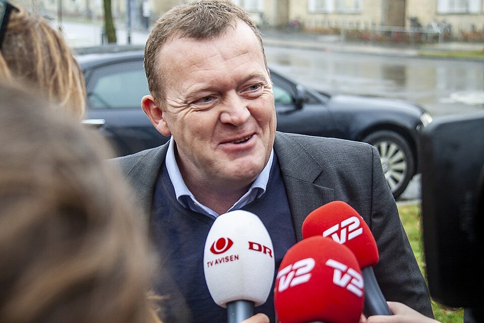 Lars Løkke Rasmussen blir intervjuet av flere danske mediehus