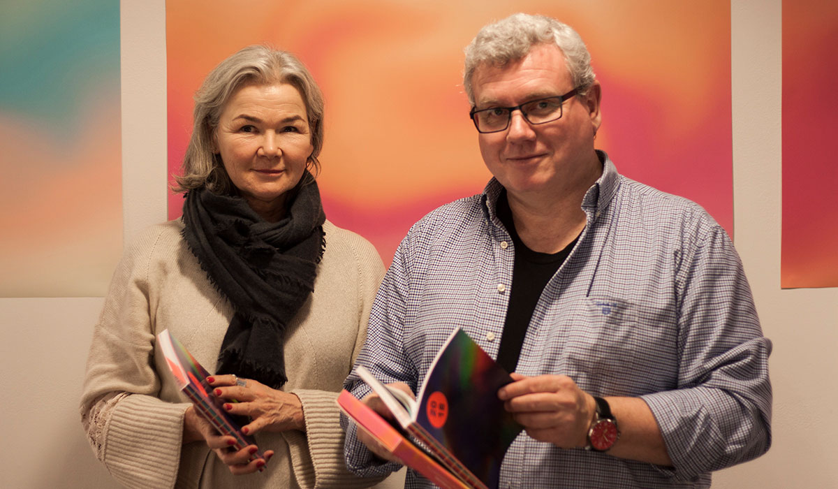 Arctic Paper - bilde av Hovedlærer på Grafisk design, Heidi Bach og Erik Bakkelund fra Arctic Paper.