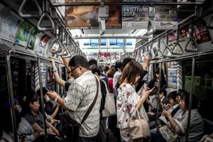 In the future, being around other people may prolong the lifetime of your smartphone’s battery