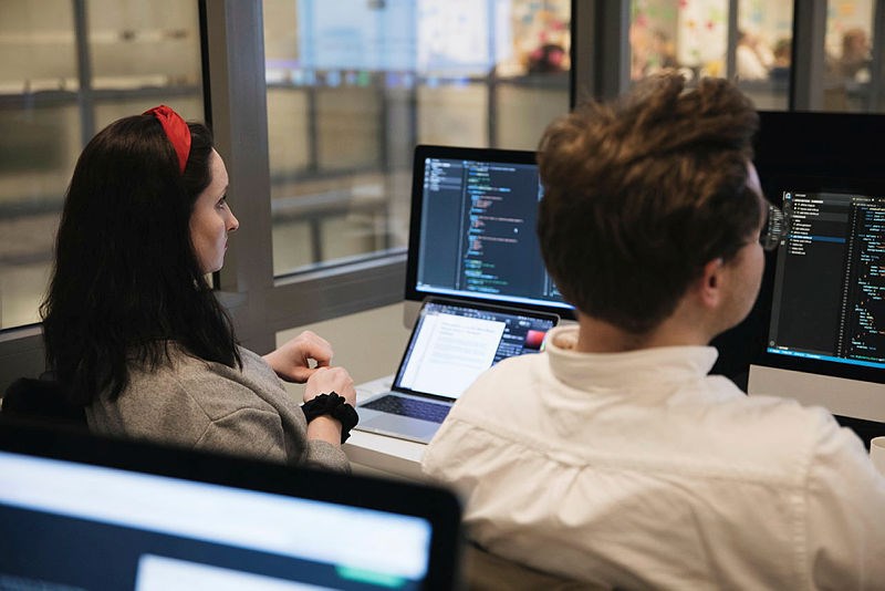 Programmeringsstudenter på Høyskolen Kristiania