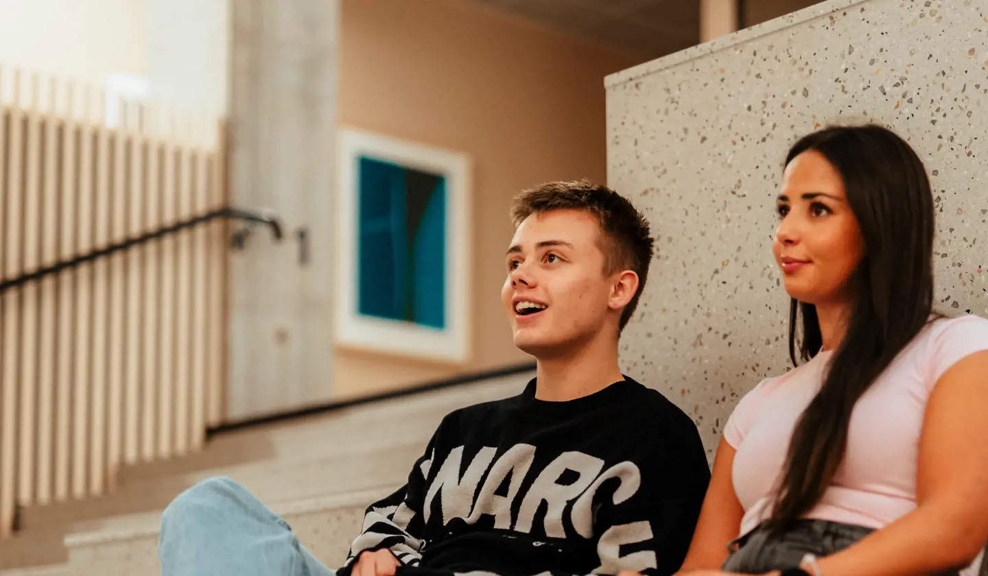Studenter i det nye bygget i Kirkegata 