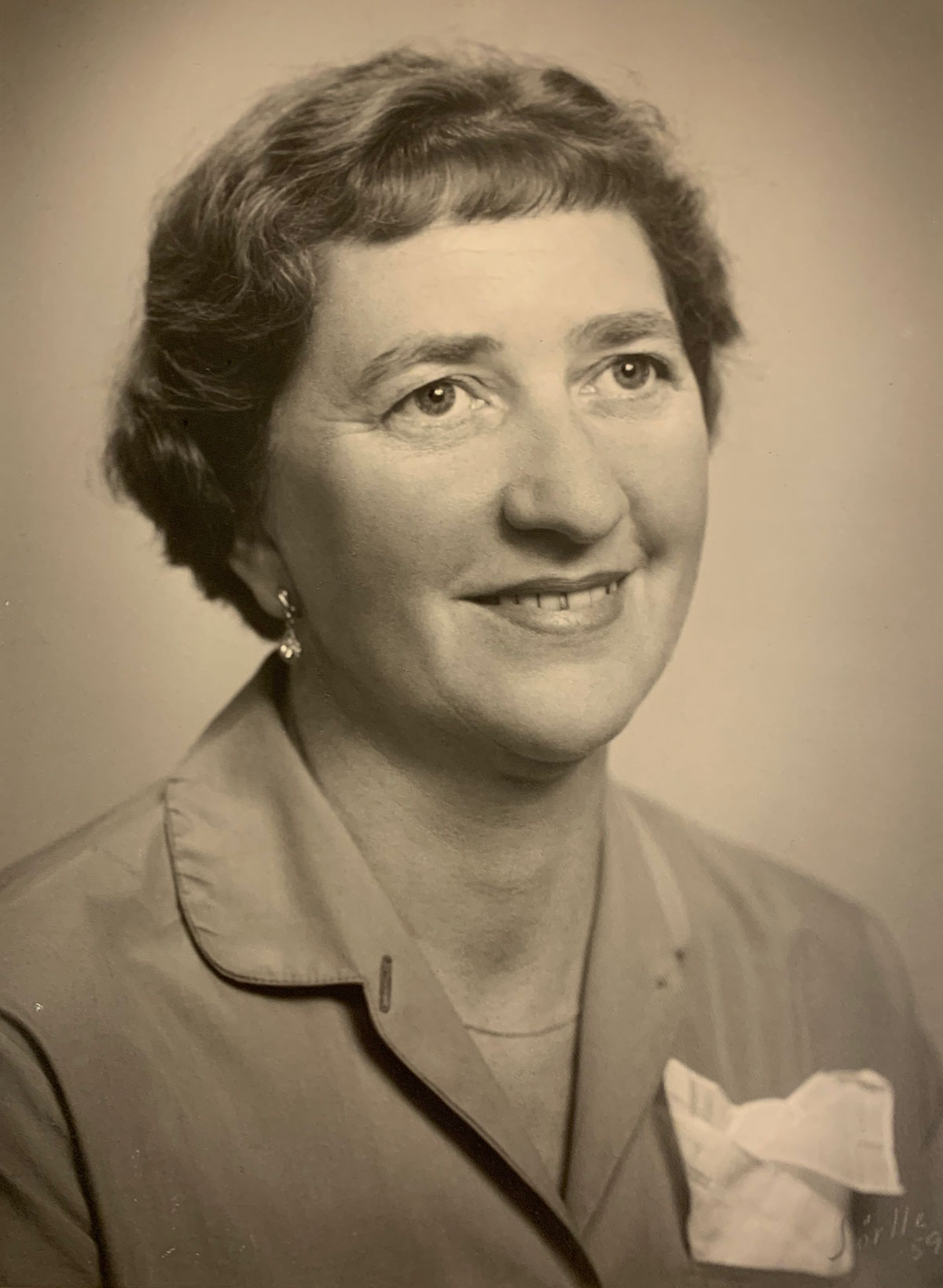 Gammelt fotografi av en dame i 50-årende.
