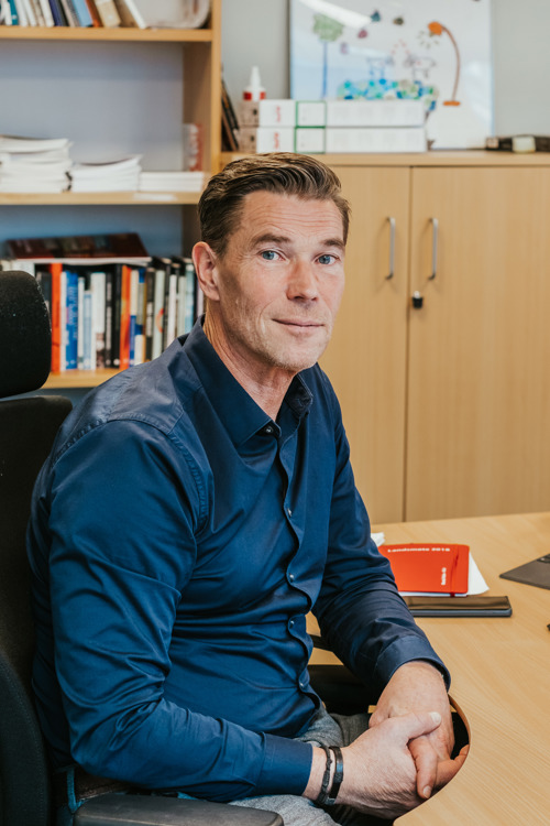 Jon Fabritius på kontor. 