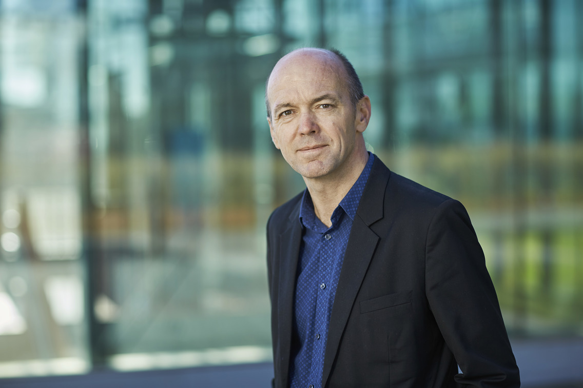 Kyrre Lekve smiler blidt mot kamera