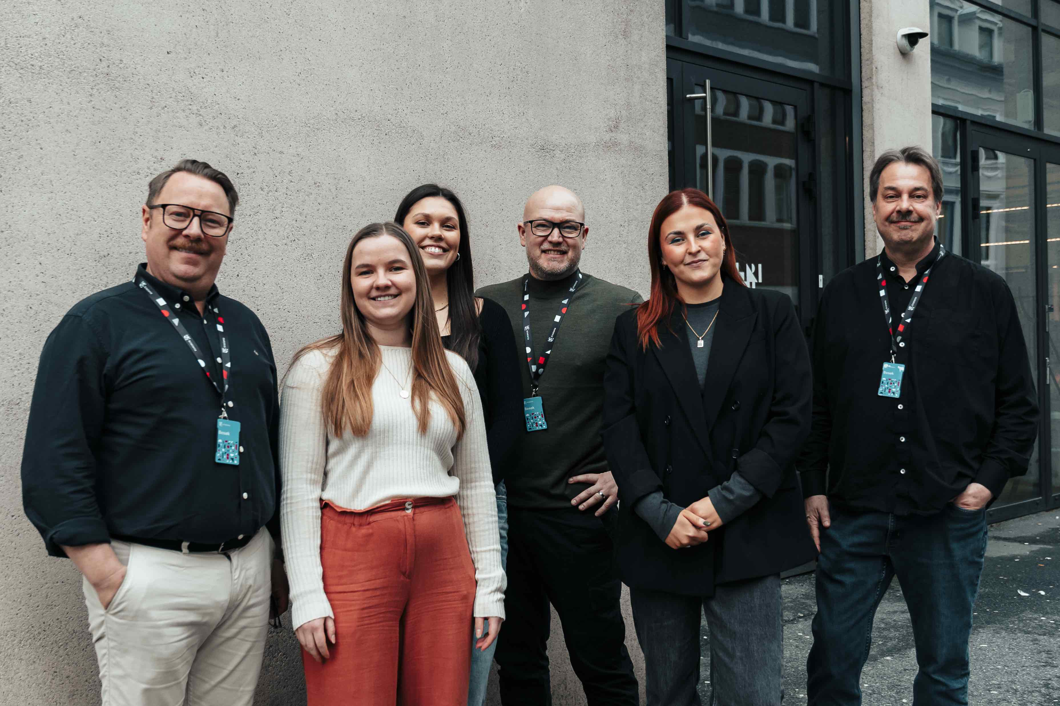 Jesper, Hanna, Nora, Johan, Ida-Marie og Patrick stående i Rosenkrantz gate.