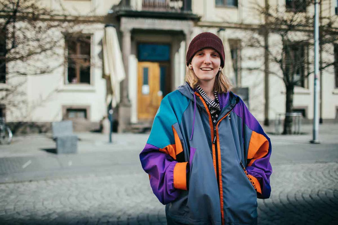 Thea Bergh Johnsen fotografert i bybildet i Oslo