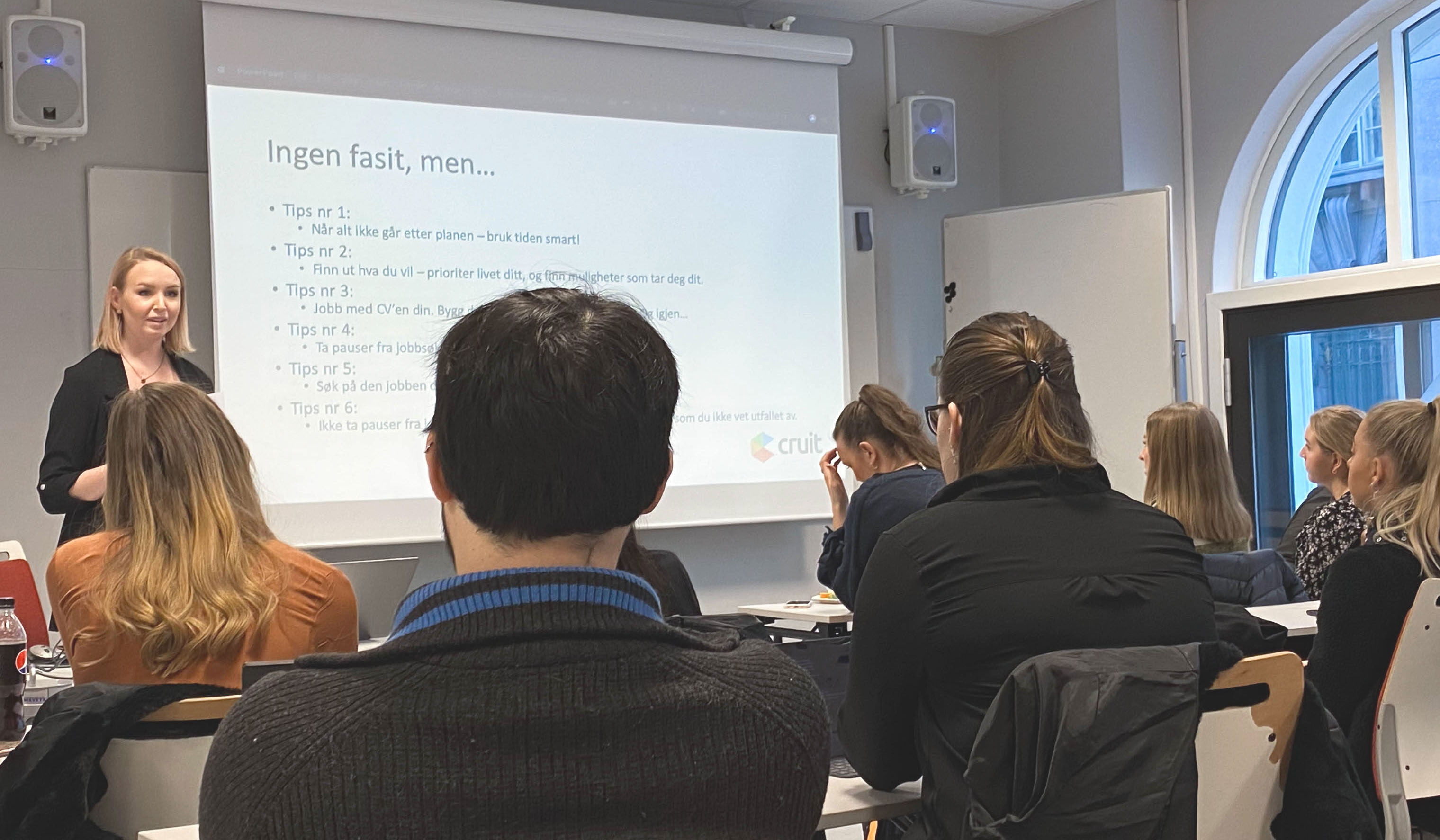 Hodejeger Maria Molvær Nesseth i Cruit holdt foredrag på karrieredagene på Høyskolen Kristiania