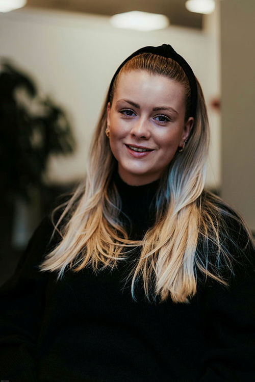 Julie Grime Engely avbildet på Høyskolen Kristiania. 