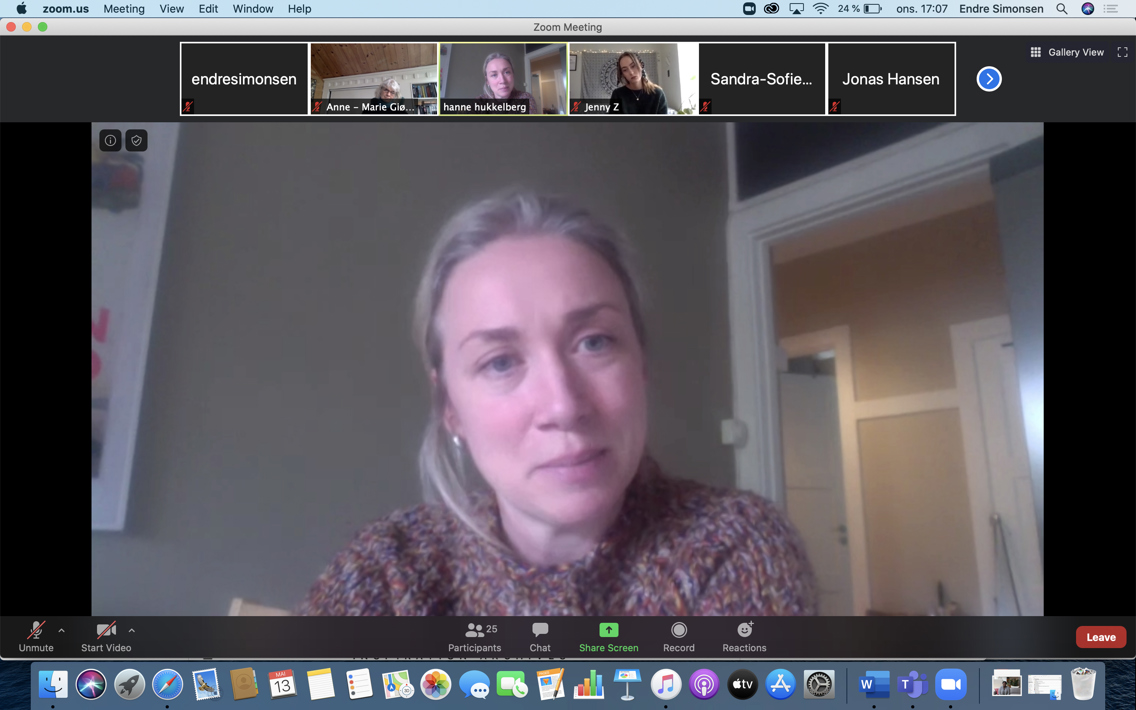 Skjermdump fra digital undervisning over zoom med Hanne Hukkelberg.