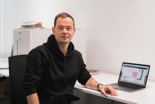 Portrettbilde av høyskolelektor i journalistikk, Jon Martin Larsen