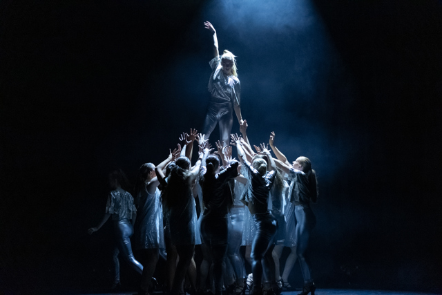 Dansere på en scene